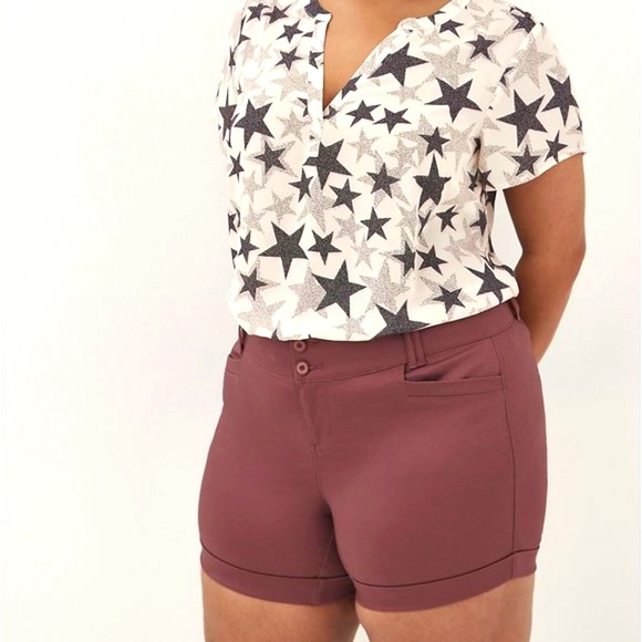 ❤NWT VINTAGE TORRID DRESSY SATEEN CUFFED MID-RISE SHORTS - DUSTY RED - PLUS SIZE - Picture 6 of 14